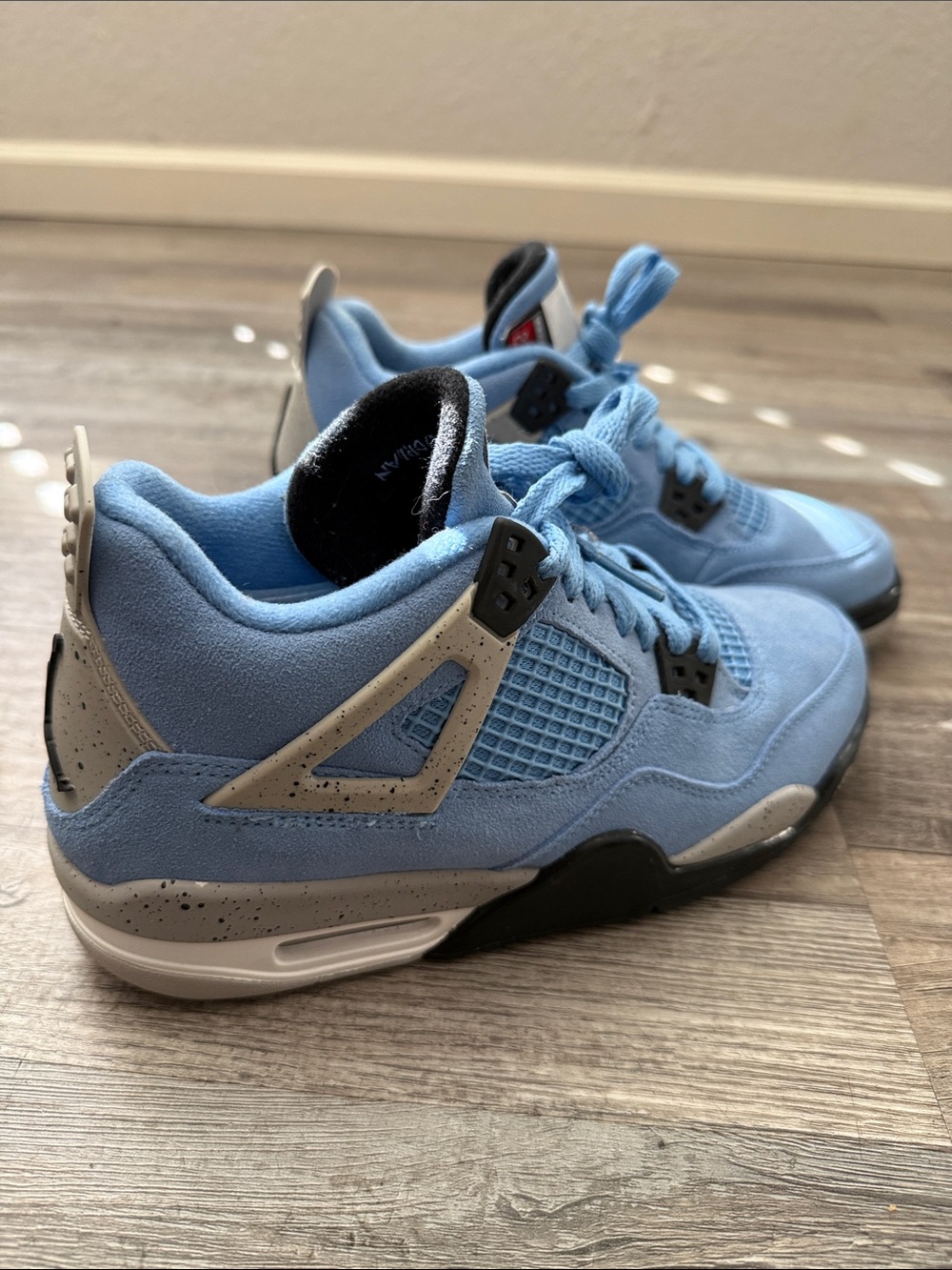 Nike Air Jordan 4 Retro “University Blue” Kids Size 6Y